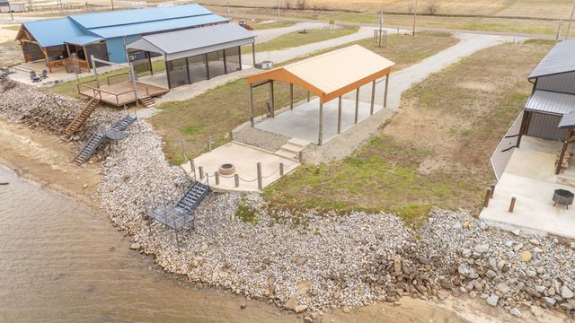 170 S River Front Dr, Clifton, TN 38425