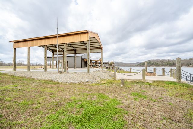 170 S River Front Dr, Clifton, TN 38425