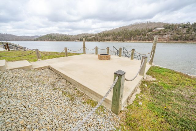 170 S River Front Dr, Clifton, TN 38425