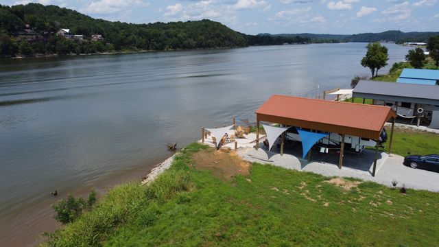 170 S River Front Dr, Clifton, TN 38425