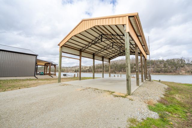 170 S River Front Dr, Clifton, TN 38425