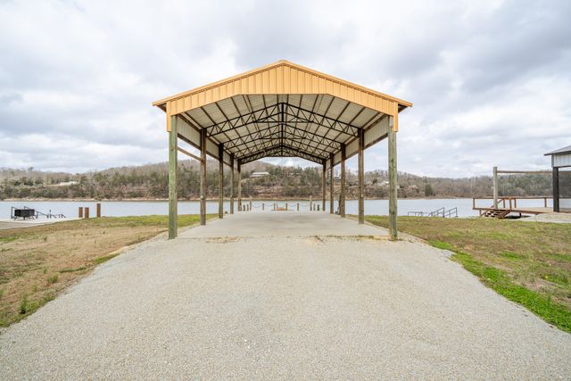 170 S River Front Dr, Clifton, TN 38425