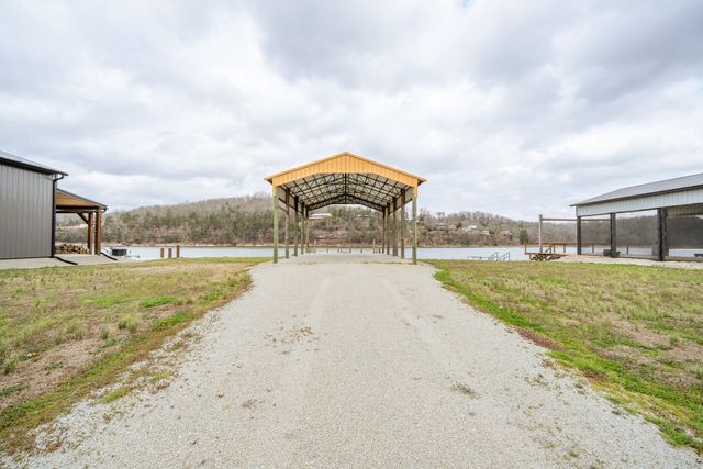 170 S River Front Dr, Clifton, TN 38425