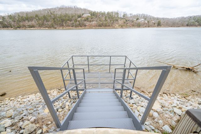 170 S River Front Dr, Clifton, TN 38425