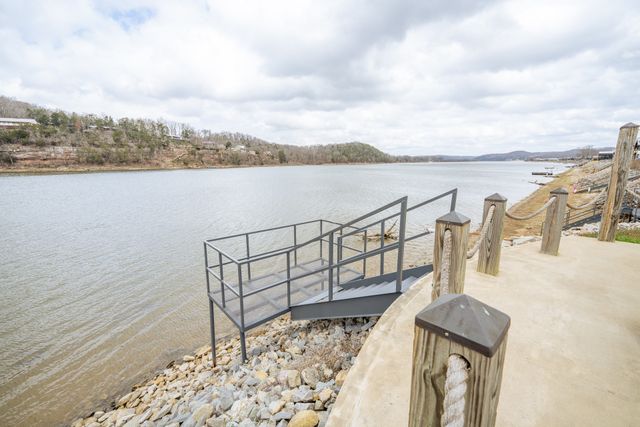 170 S River Front Dr, Clifton, TN 38425