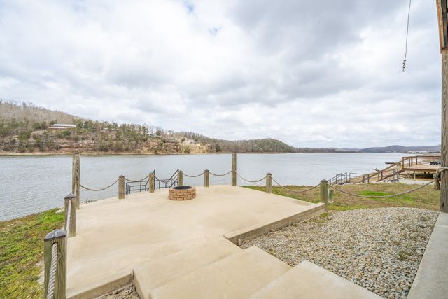170 S River Front Dr, Clifton, TN 38425