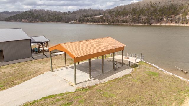 170 S River Front Dr, Clifton, TN 38425