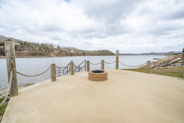 170 S River Front Dr, Clifton, TN 38425