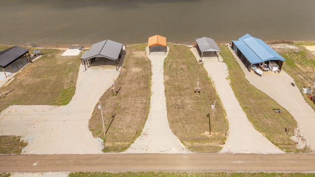 170 S River Front Dr, Clifton, TN 38425