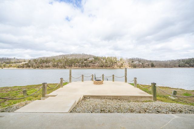 170 S River Front Dr, Clifton, TN 38425