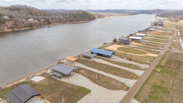 170 S River Front Dr, Clifton, TN 38425
