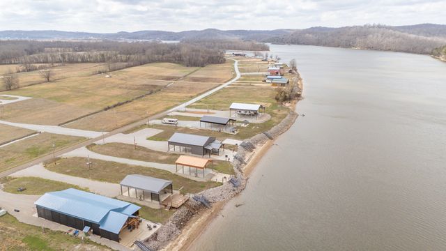 170 S River Front Dr, Clifton, TN 38425