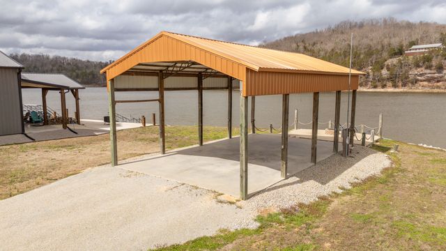 170 S River Front Dr, Clifton, TN 38425