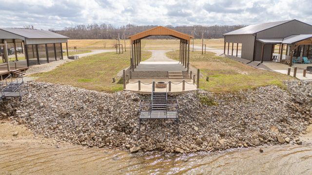 170 S River Front Dr, Clifton, TN 38425