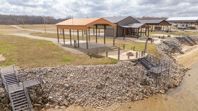 170 S River Front Dr, Clifton, TN 38425