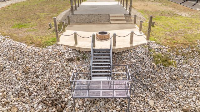 170 S River Front Dr, Clifton, TN 38425