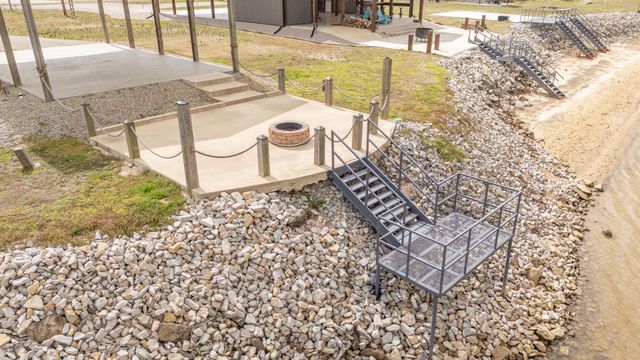 170 S River Front Dr, Clifton, TN 38425