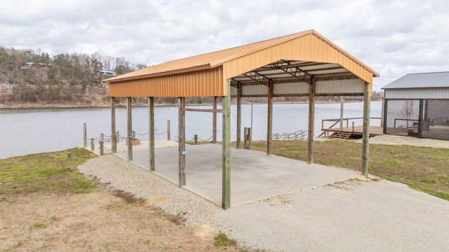 170 S River Front Dr, Clifton, TN 38425