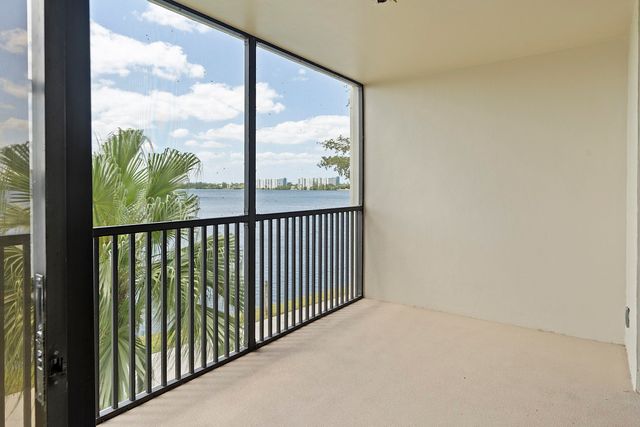 112 LAKE EMERALD Drive 209, Oakland Park, FL 33309