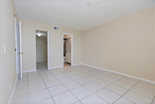 112 LAKE EMERALD Drive 209, Oakland Park, FL 33309
