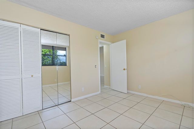 112 LAKE EMERALD Drive 209, Oakland Park, FL 33309