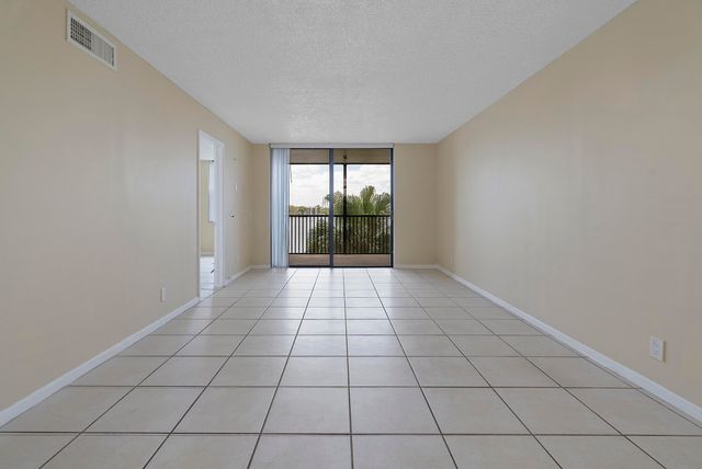 112 LAKE EMERALD Drive 209, Oakland Park, FL 33309