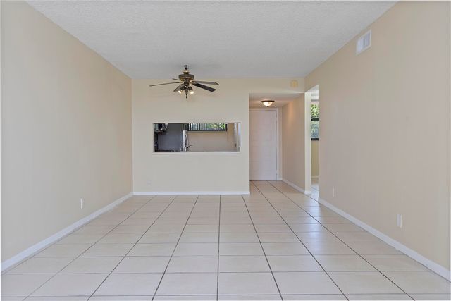 112 LAKE EMERALD Drive 209, Oakland Park, FL 33309