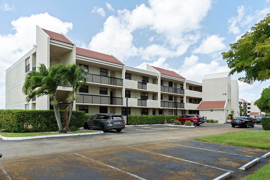 112 LAKE EMERALD Drive 209, Oakland Park, FL 33309