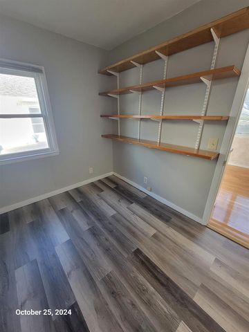 319 W MELVIN AVENUE, Oshkosh, WI 54901