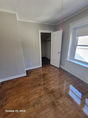 319 W MELVIN AVENUE, Oshkosh, WI 54901
