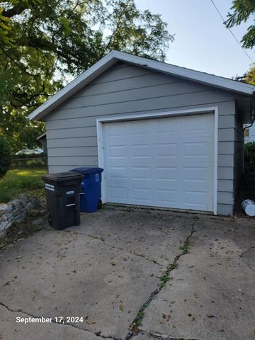 319 W MELVIN AVENUE, Oshkosh, WI 54901