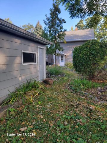 319 W MELVIN AVENUE, Oshkosh, WI 54901