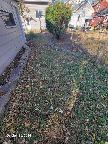319 W MELVIN AVENUE, Oshkosh, WI 54901