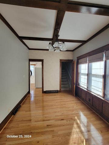 319 W MELVIN AVENUE, Oshkosh, WI 54901