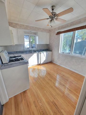 319 W MELVIN AVENUE, Oshkosh, WI 54901