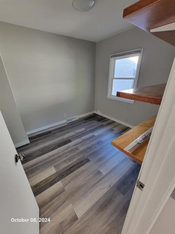 319 W MELVIN AVENUE, Oshkosh, WI 54901