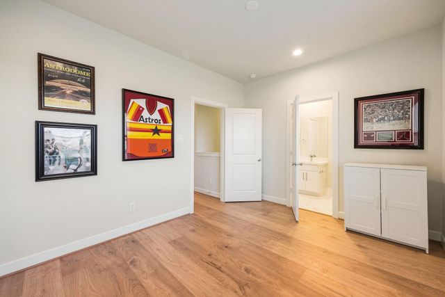 6302 Chelsea Falls Lane, Houston, TX 77008