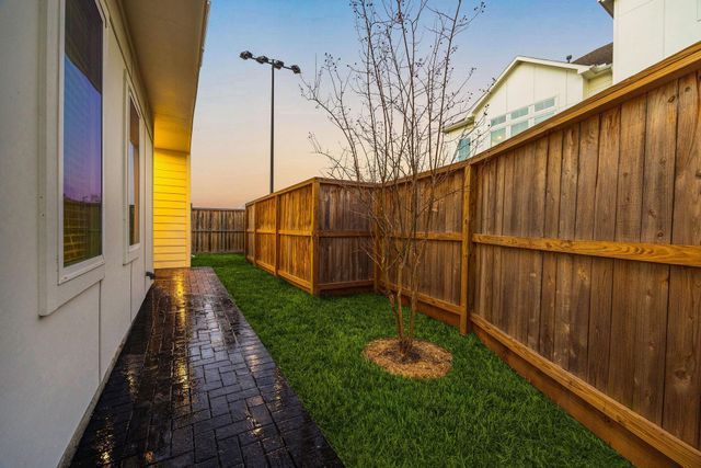 6302 Chelsea Falls Lane, Houston, TX 77008