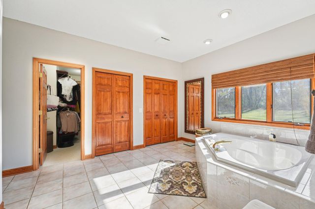 18685 Highview Avenue, Lakeville, MN 55044