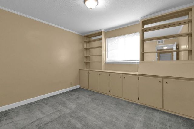 2811 Pembroke Lane A9, St Joseph, MO 64506