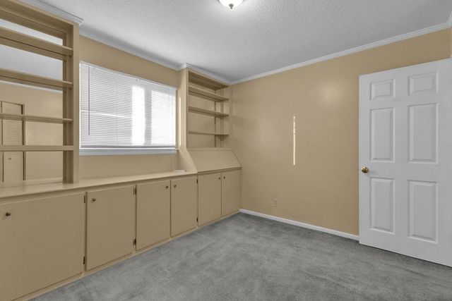 2811 Pembroke Lane A9, St Joseph, MO 64506