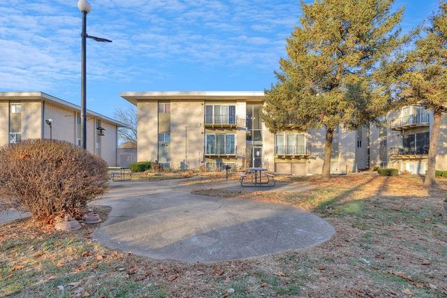 2811 Pembroke Lane A9, St Joseph, MO 64506