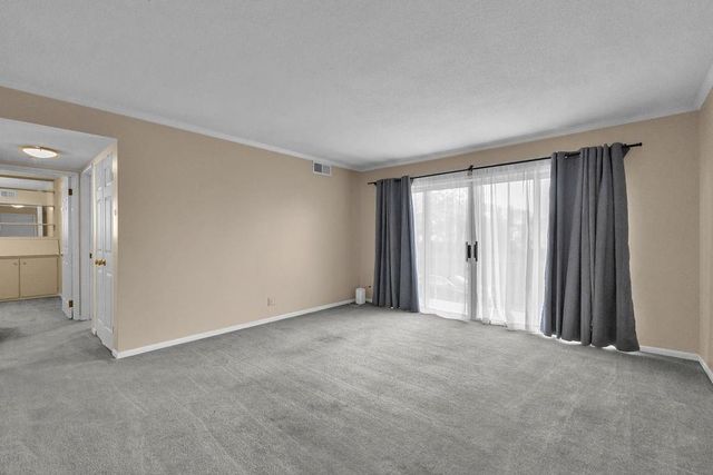 2811 Pembroke Lane A9, St Joseph, MO 64506