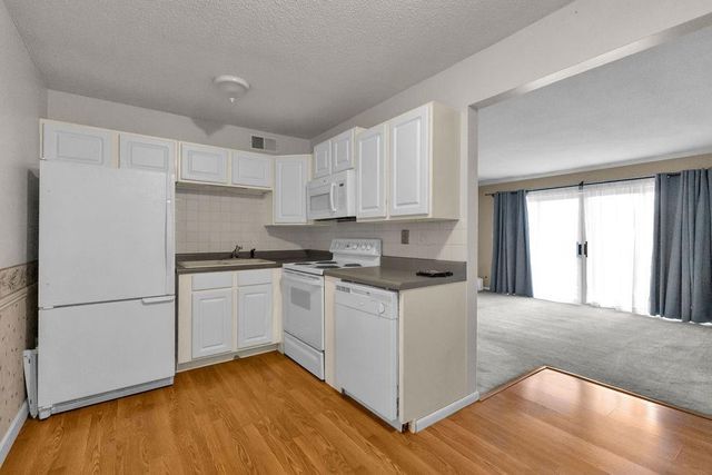 2811 Pembroke Lane A9, St Joseph, MO 64506