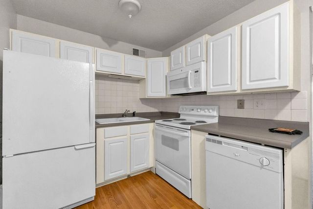 2811 Pembroke Lane A9, St Joseph, MO 64506