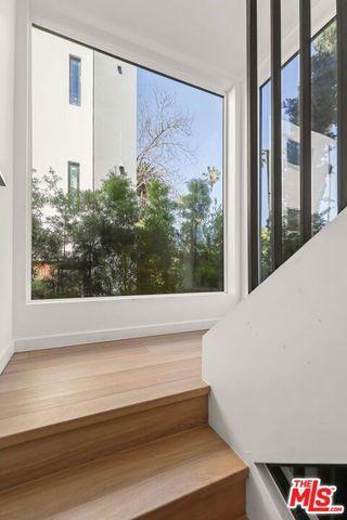 923 N Mariposa Avenue, Los Angeles, CA 90029