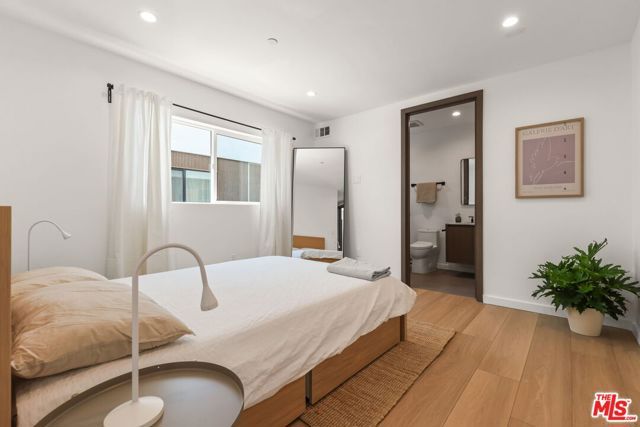 923 N Mariposa Avenue, Los Angeles, CA 90029