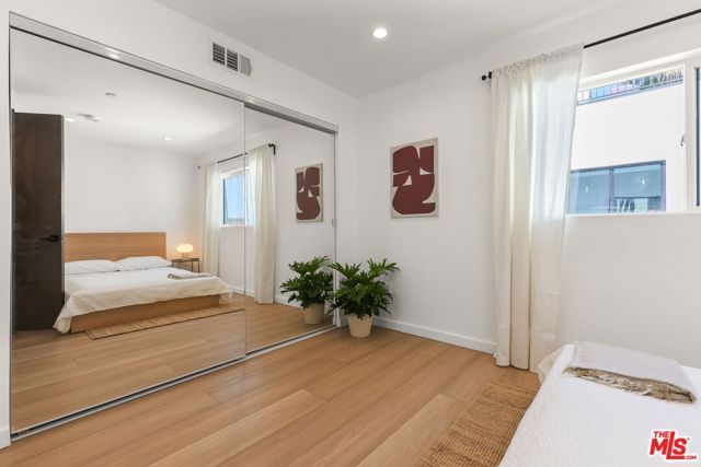 923 N Mariposa Avenue, Los Angeles, CA 90029