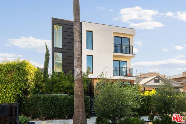 923 N Mariposa Avenue, Los Angeles, CA 90029