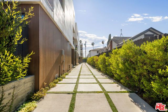 923 N Mariposa Avenue, Los Angeles, CA 90029
